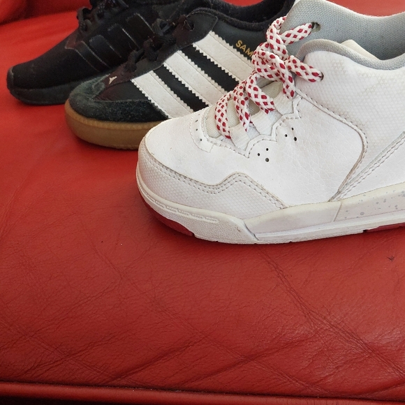 Lot Of 3 Kids Sneakers Sz 5,6,7 Jordans Adidas Shoes ( Bag C) - Picture 11 of 15